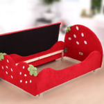 Gyerekágy eper motívumokkal