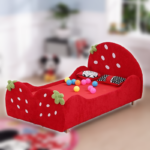 Leesésgátlós gyerekágy eper motívumokkal díszítve