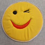 Kacsintós emoji ülőpárna