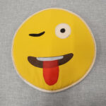 nyelves emoji alaku ülőpárna