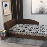 Aroba 200x90 cm saroktámlás heverő sötét mahagóni színű szövet és Aroba virágos minta