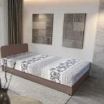 Fáni hagyományos heverő pasztell taupe színű szövet és elefántos minta