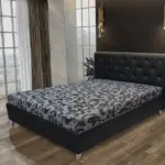 Gyémánt franciaágy fekete bőr és fabia mintás szövet