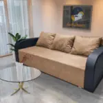 Léna kinyitható kanapé bőr kar halvány taupe szövet