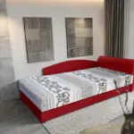 Elefántos saroktámlás heverő ágyneműtartóval japán karminvörös