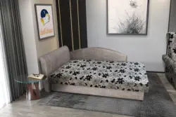 Aroba saroktámlás heverő világos barna színű zsákszövet