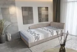 Elefántos saroktámlás heverő ágyneműtartóval világos barna zsákszövet