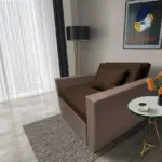 Mama ágyneműtartós fotelágy pasztell taupe sötét mahagóni színben