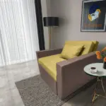 Mama ágyneműtartós fotelágy pasztell taupe száraz olíva színben